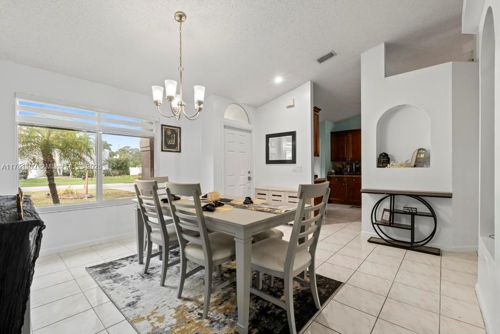Chandelier, Dining room, Interior, Recessed Lighting