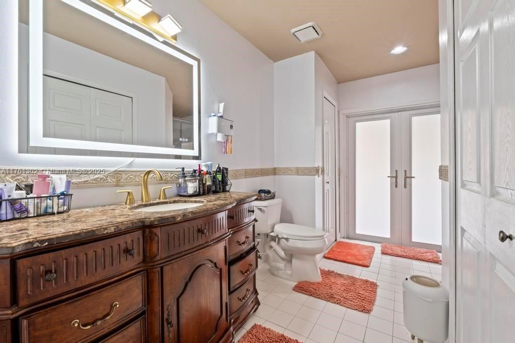Bathroom, Interior, Recessed Lighting