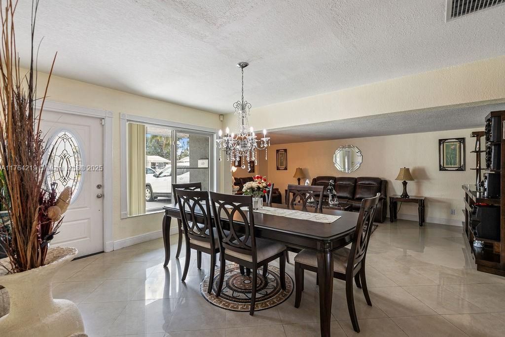 Chandelier, Dining room, Interior, Living room