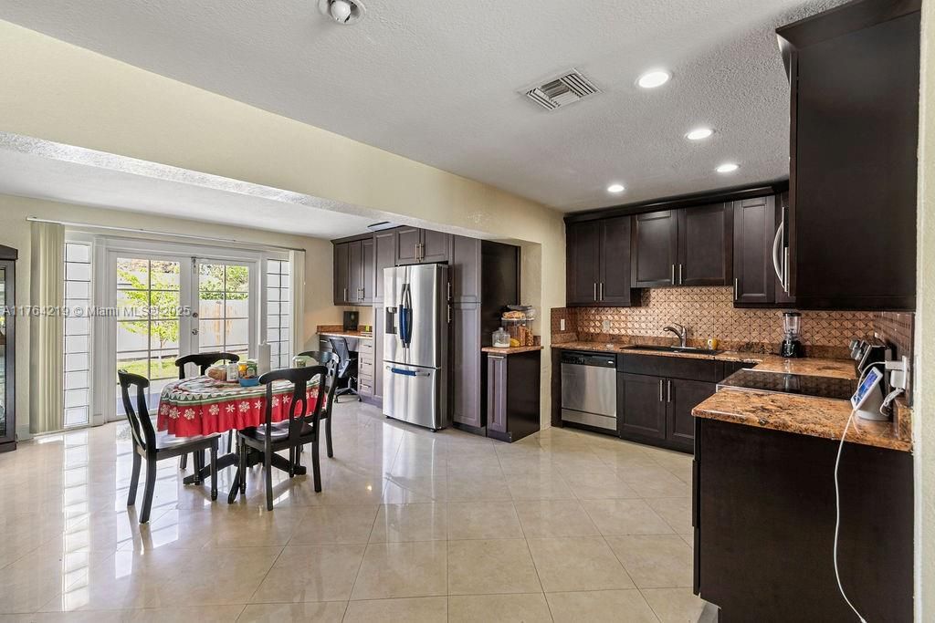 Dining room, Interior, Kitchen, Recessed Lighting, Stainless Steel Appliances