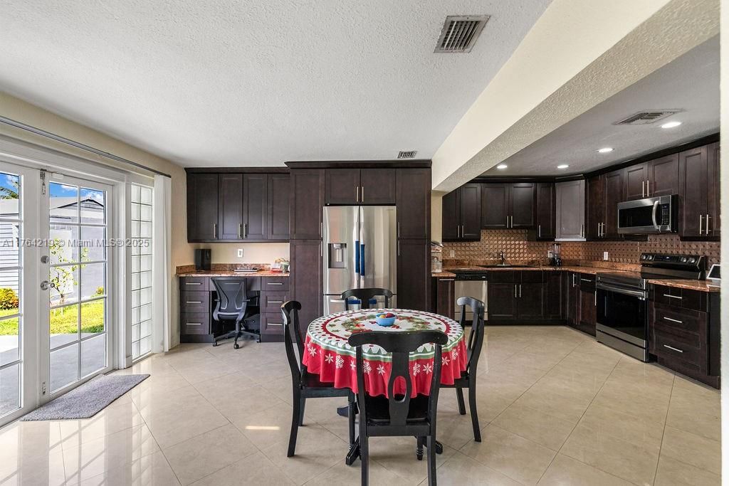 Dining room, Interior, Kitchen, Recessed Lighting, Stainless Steel Appliances