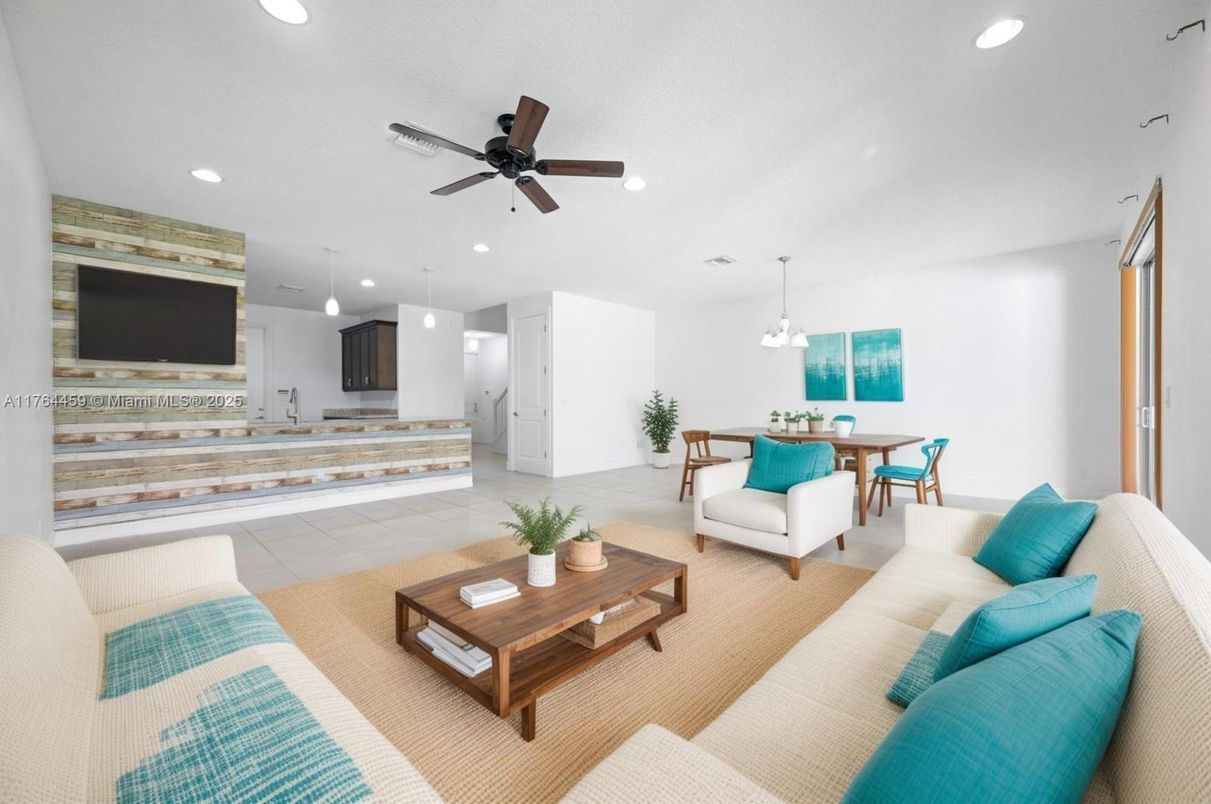 Dining room, Interior, Living room, Pendant Lights, Recessed Lighting