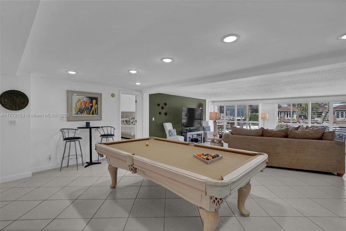 Billiard Table, Game Room, Interior, Living room, Recessed Lighting