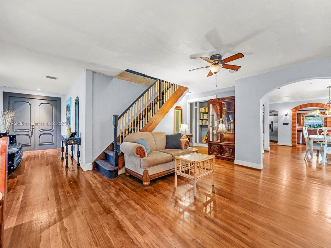 Dining room, Interior, Living room, Pendant Lights, Recessed Lighting, Wood Texture Flooring