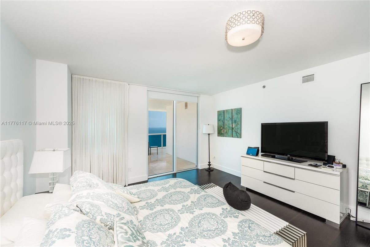 Bedroom, Interior, Water, Wood Texture Flooring