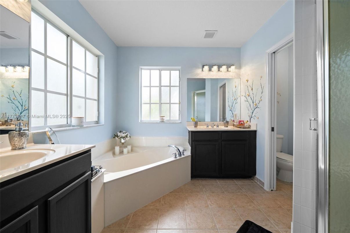 Bathroom, Dual Sink Vanities, Interior