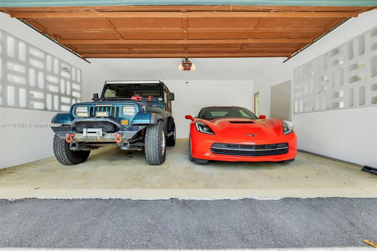 Garage, Interior