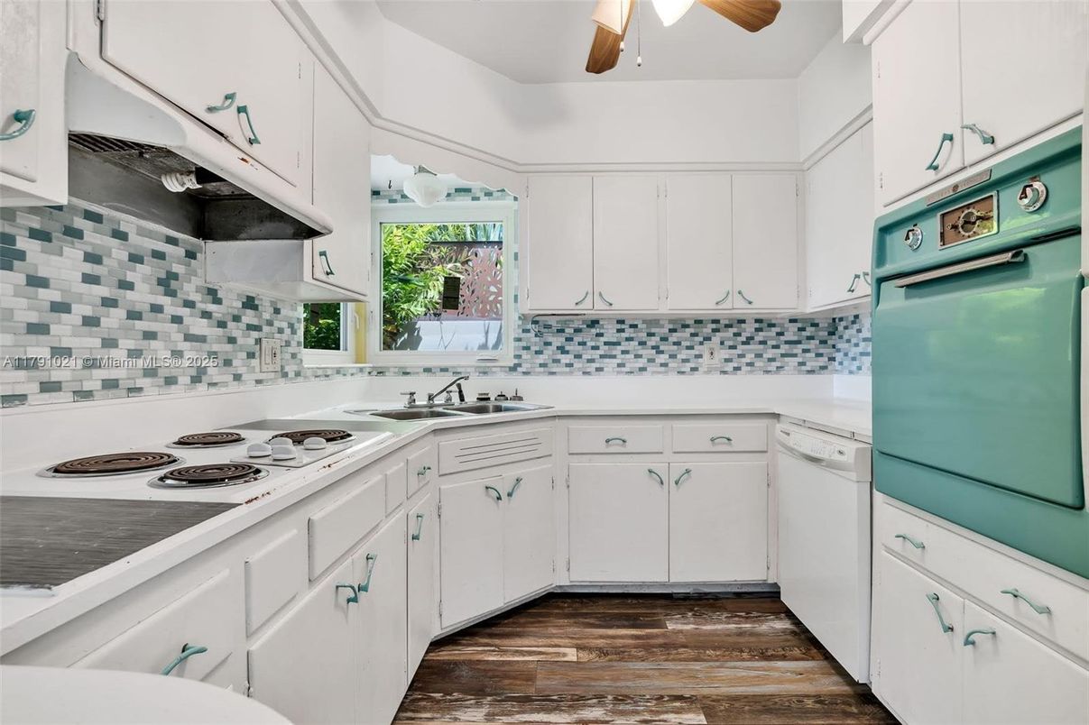 Interior, Kitchen, Wood Texture Flooring