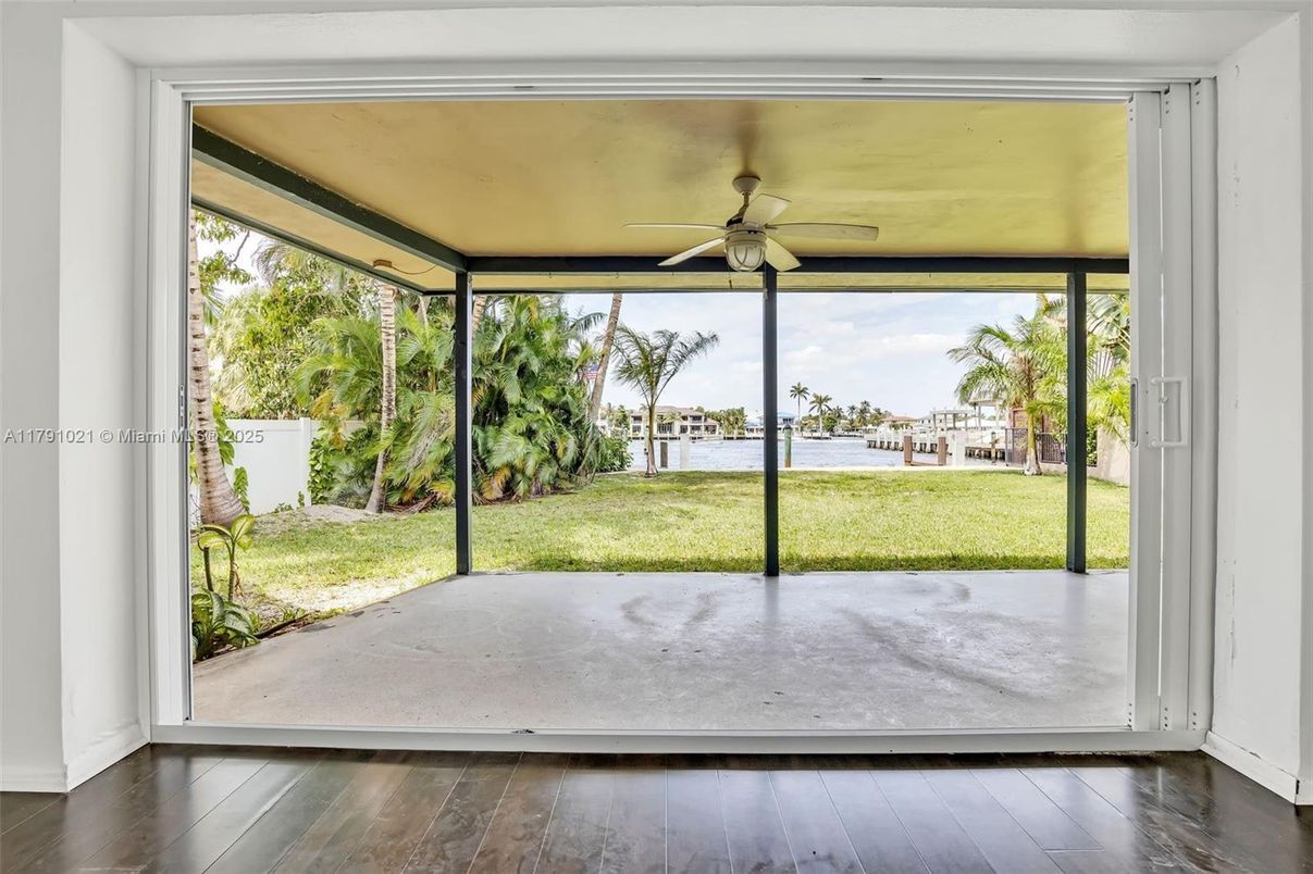 Interior, Sun Room, Water, Wood Texture Flooring