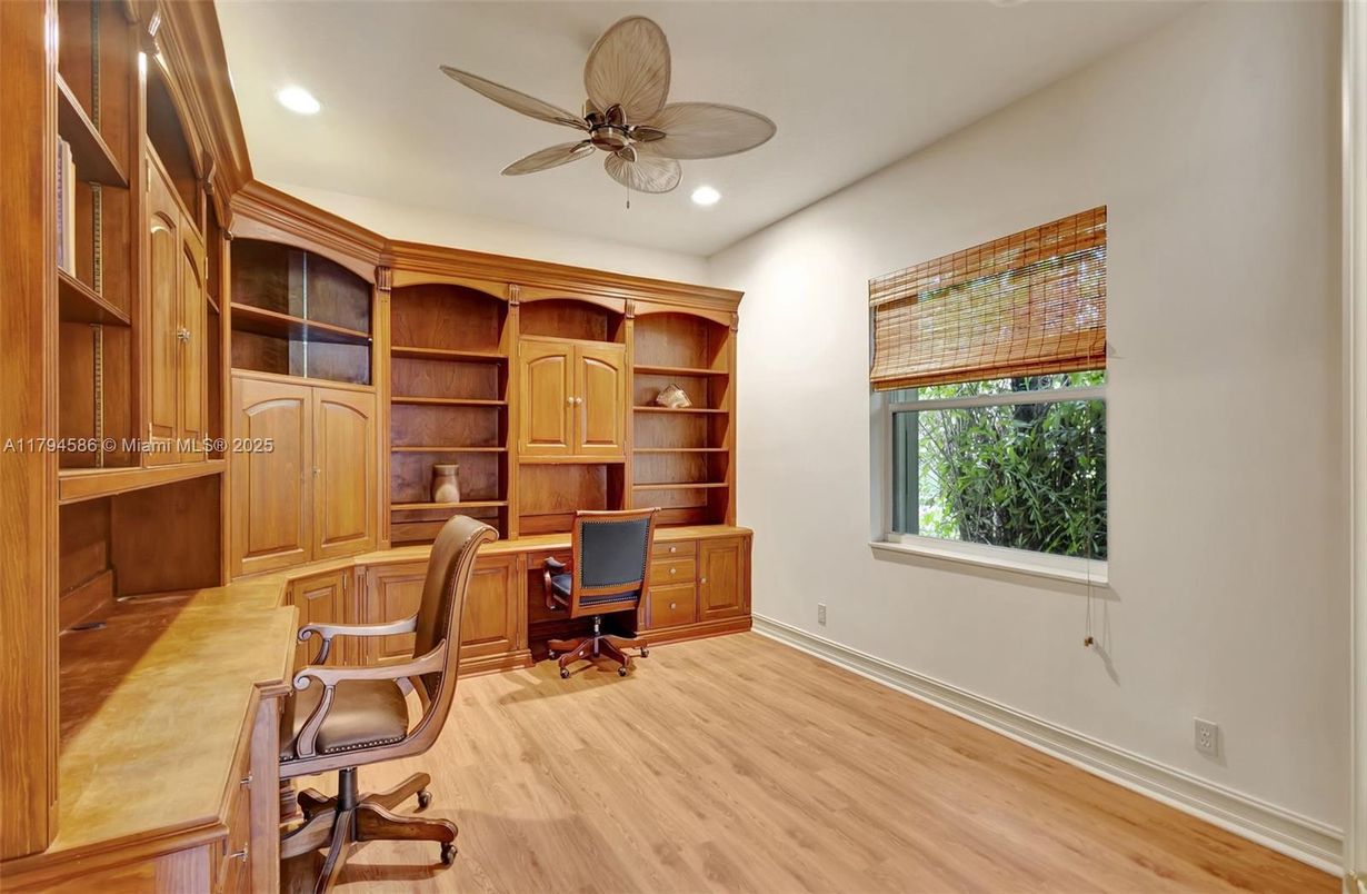Home Office, Interior, Recessed Lighting, Wood Texture Flooring