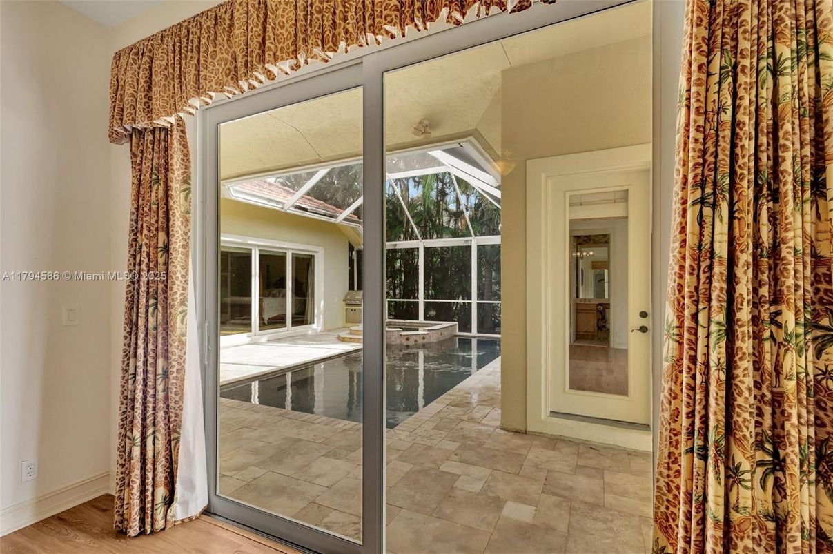 Interior, Pool, Sun Room