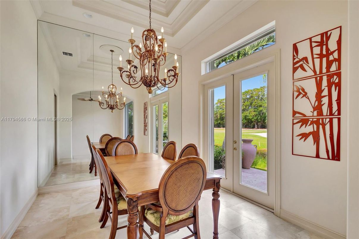 Chandelier, Dining room, Interior