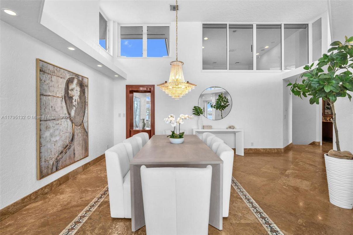 Dining room, Interior, Pendant Lights, Recessed Lighting
