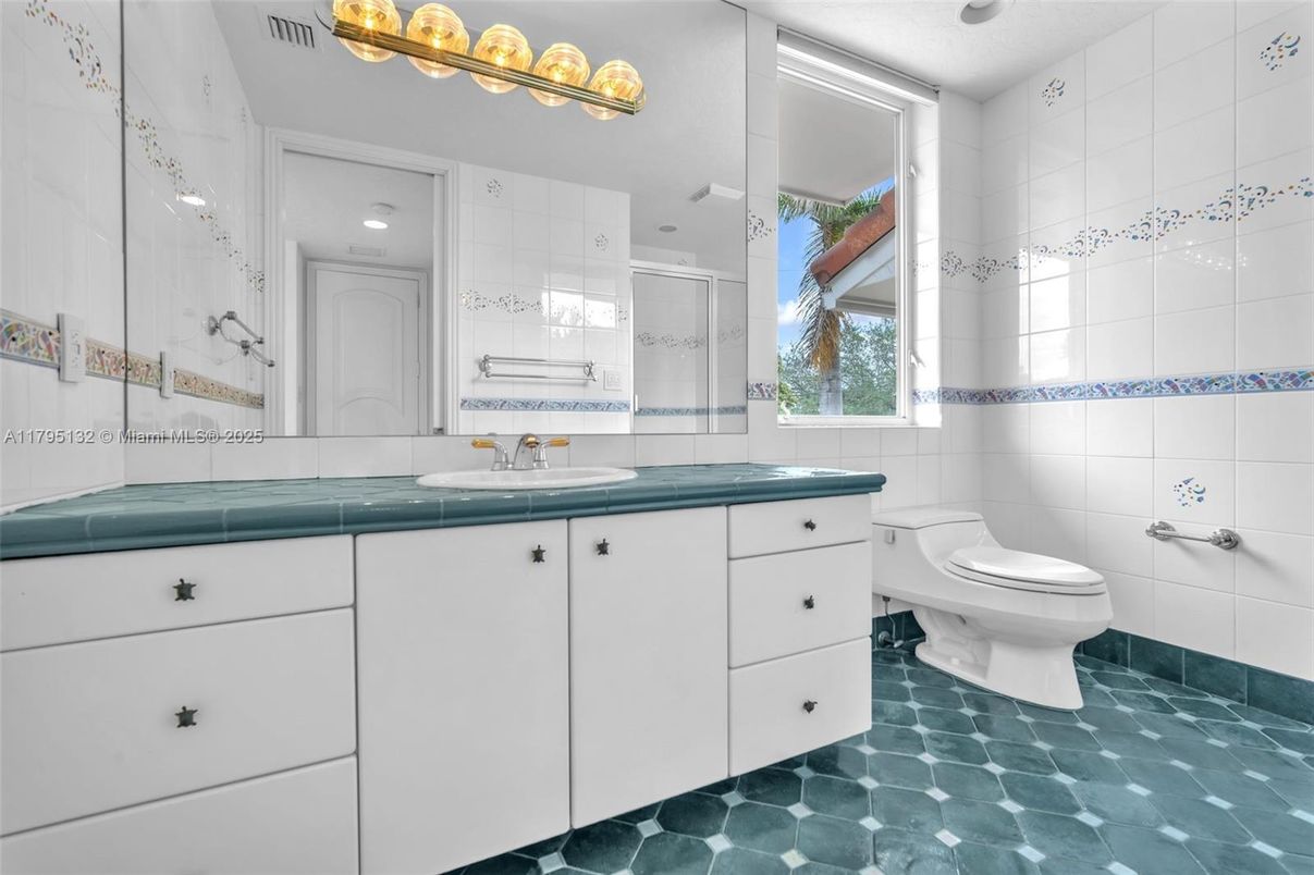 Bathroom, Interior, Tile Countertops