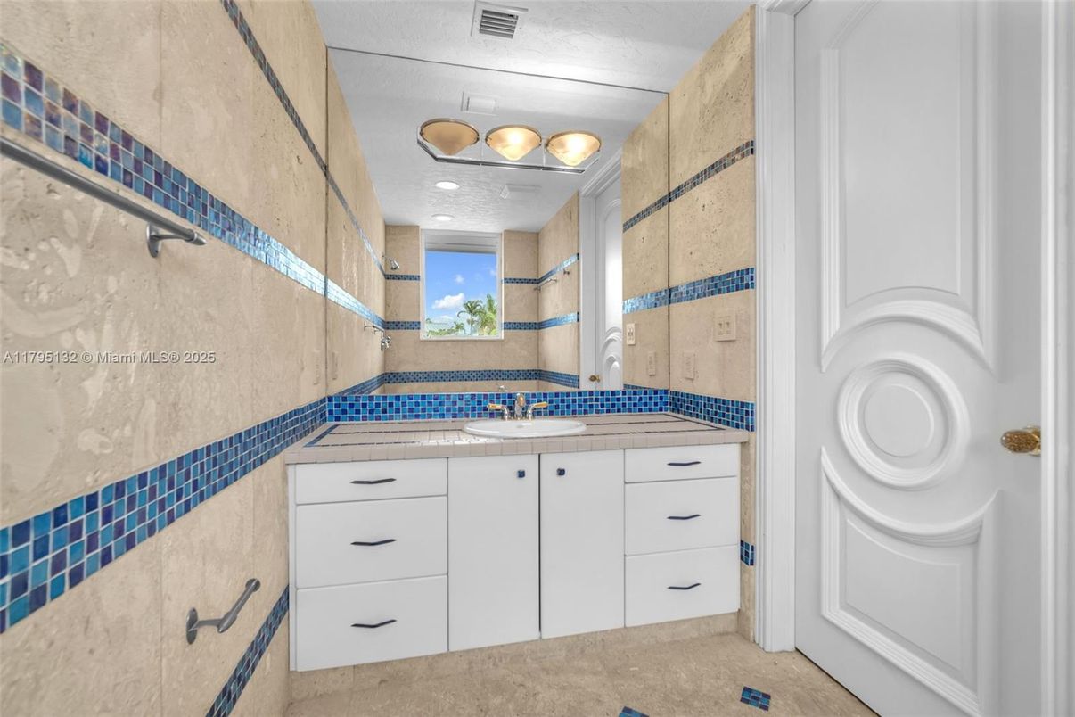 Bathroom, Interior, Tile Countertops