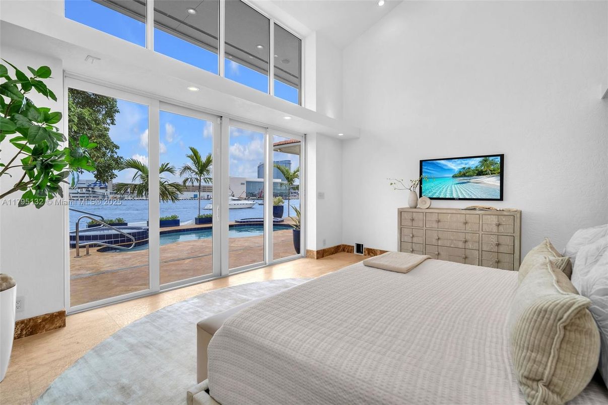 Bedroom, Interior, Recessed Lighting, Water