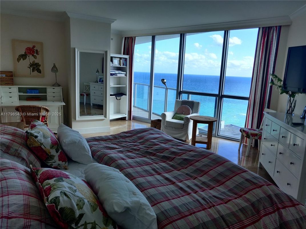 Bedroom, Interior, Water, Wood Texture Flooring