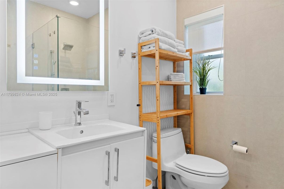 Bathroom, Interior, Recessed Lighting