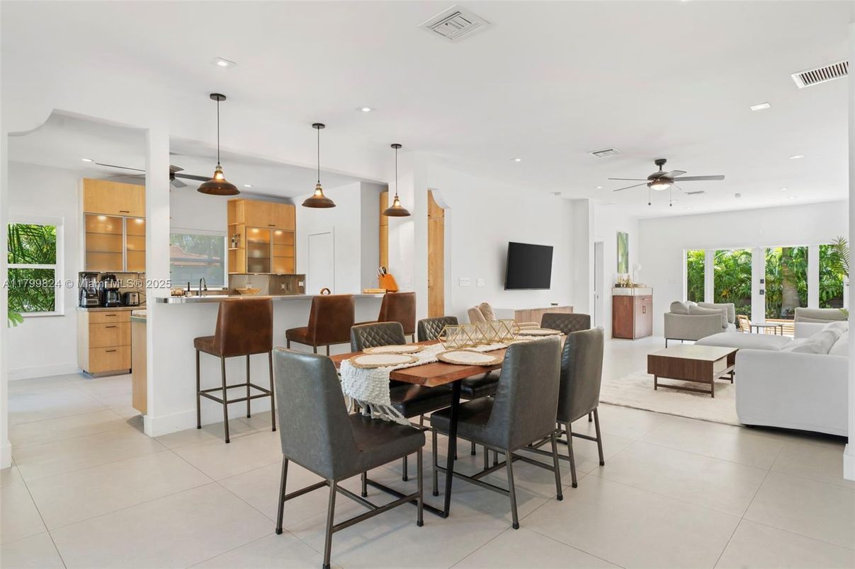 Dining room, Interior, Kitchen, Living room, Pendant Lights, Recessed Lighting