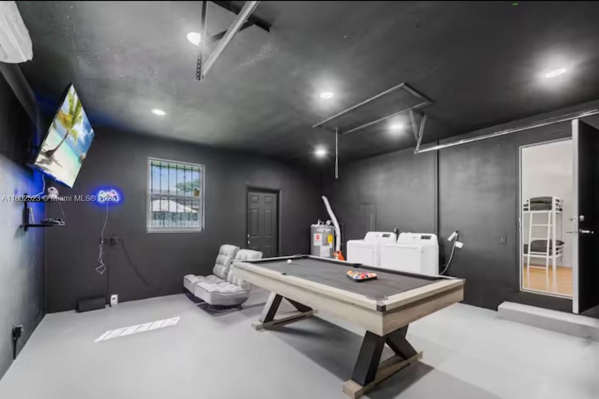 Billiard Table, Game Room, Interior, Recessed Lighting