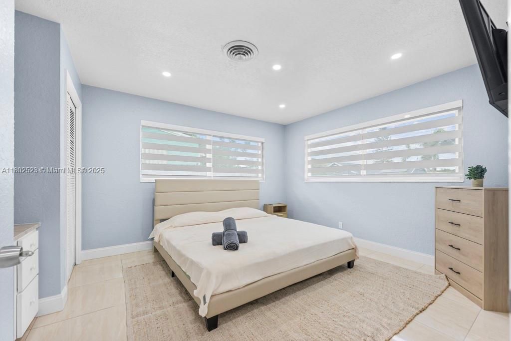 Bedroom, Interior, Recessed Lighting