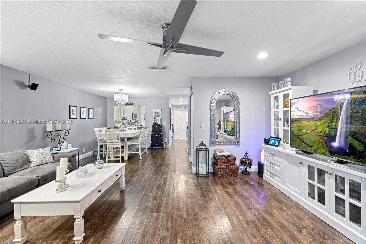 Chandelier, Dining room, Interior, Living room, Recessed Lighting, Wood Texture Flooring