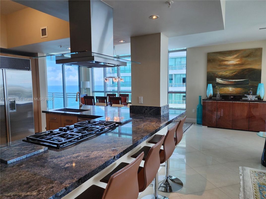 Dining room, Interior, Kitchen, Pendant Lights, Recessed Lighting, Stainless Steel Appliances, Water