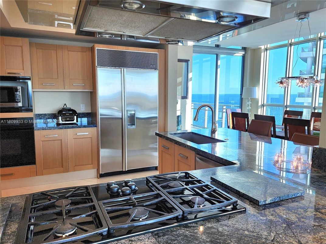 Interior, Kitchen, Stainless Steel Appliances, Water