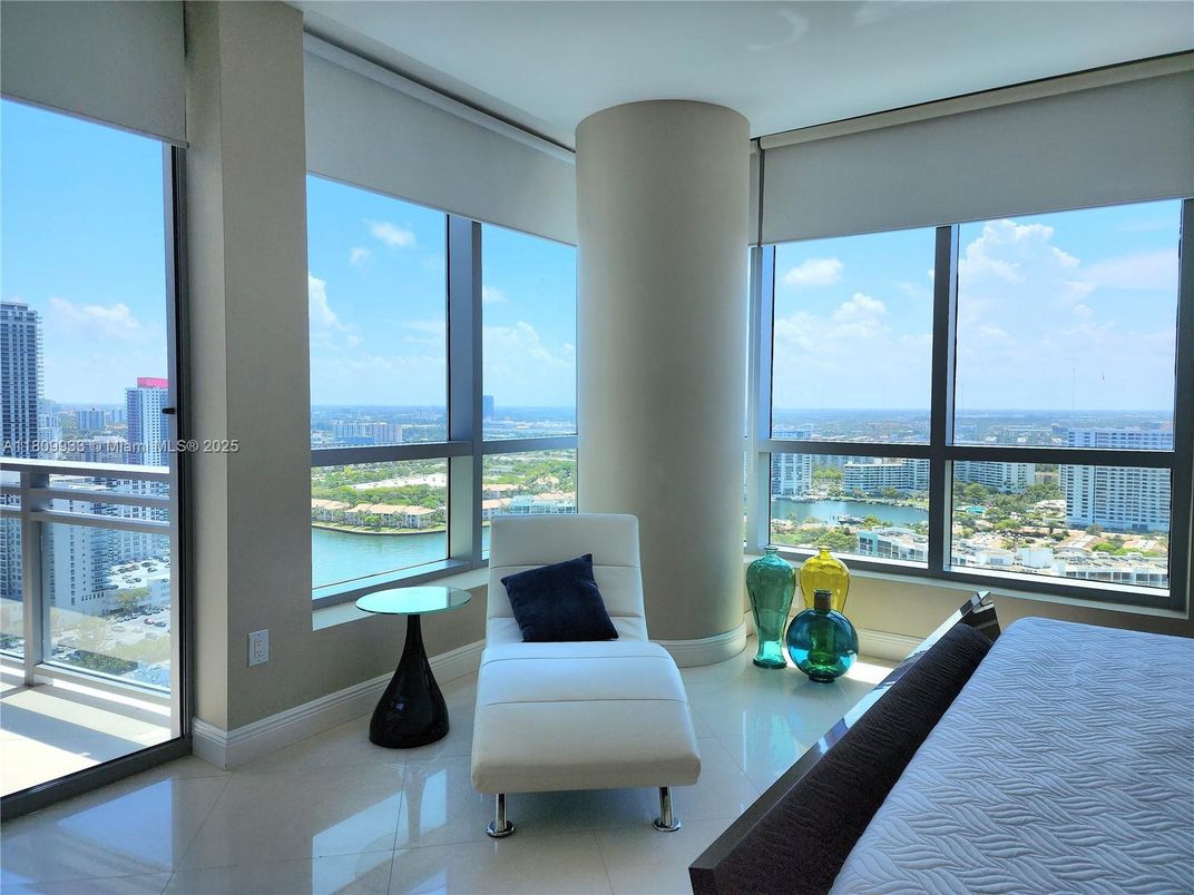 Bedroom, Interior, Water