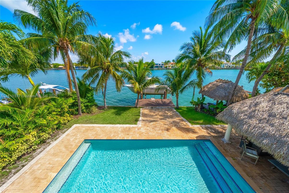 Exterior, Pool, Water