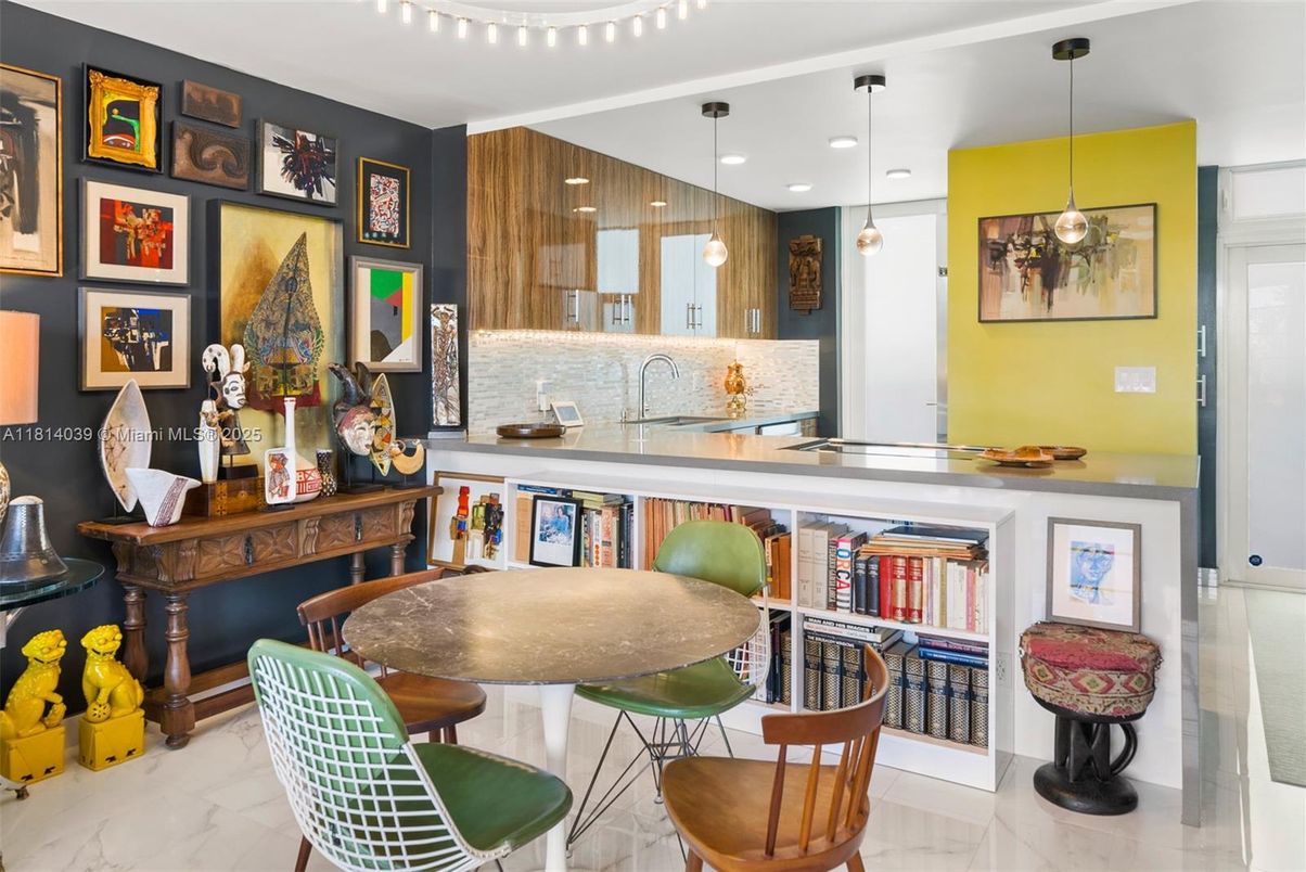 Dining room, Interior, Kitchen, Marble, Pendant Lights, Recessed Lighting