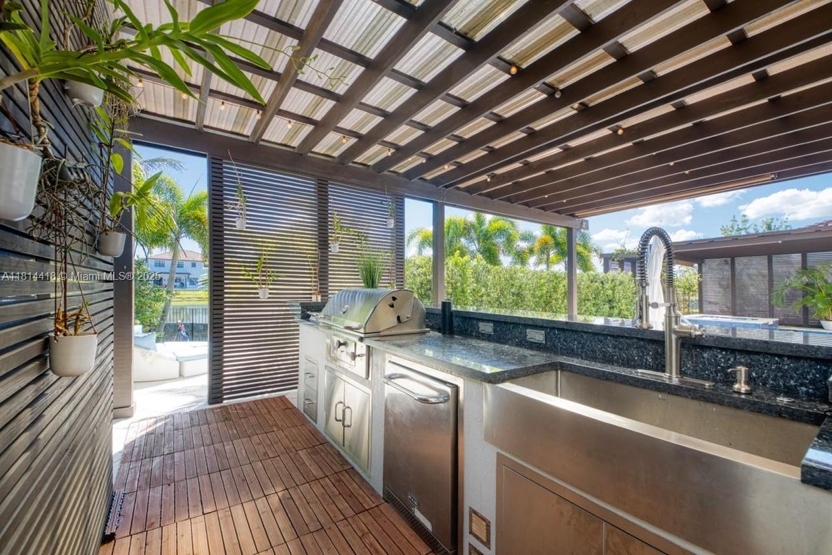 Exterior, Outdoor Kitchen