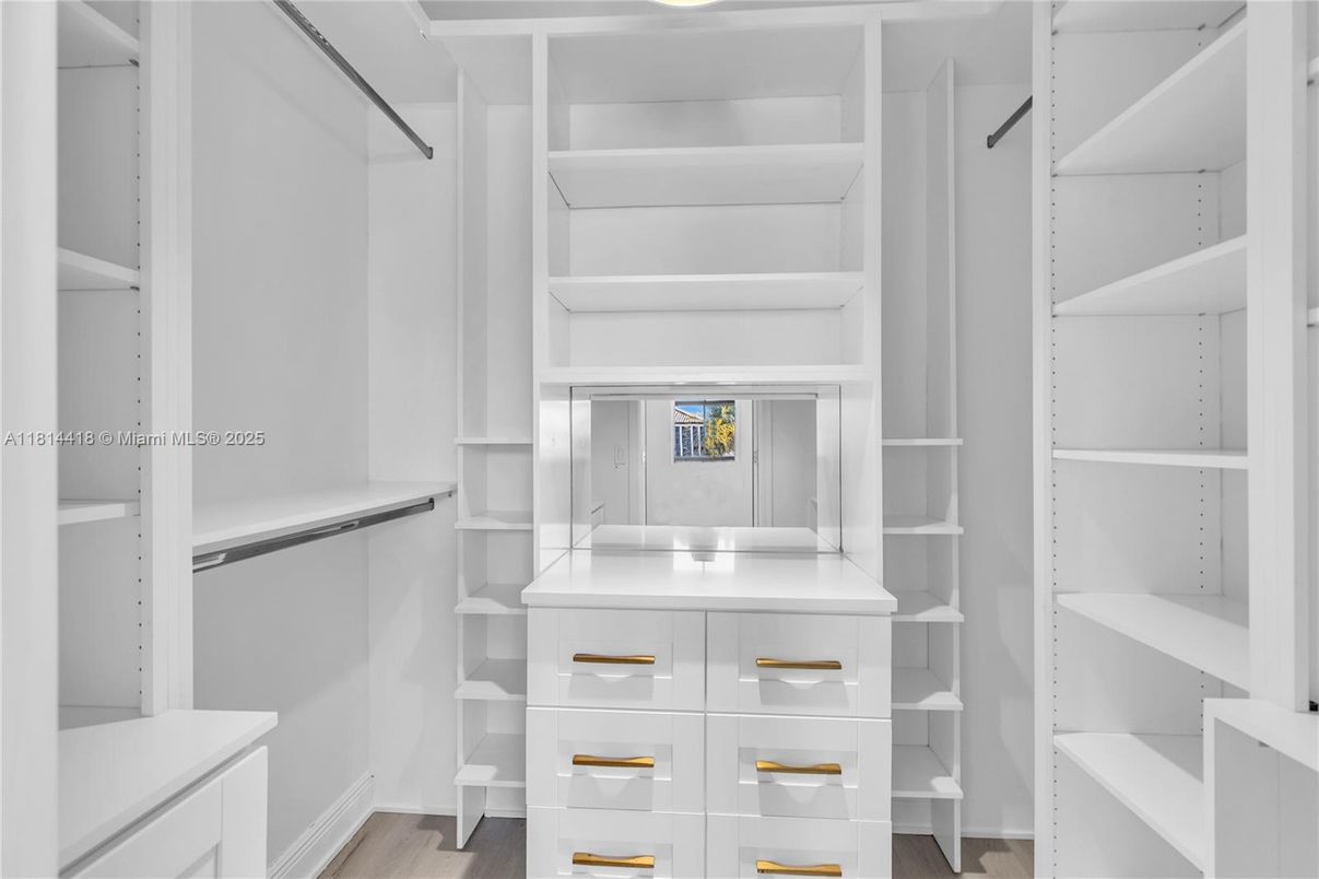 Interior, Walk-in Closets, Wood Texture Flooring