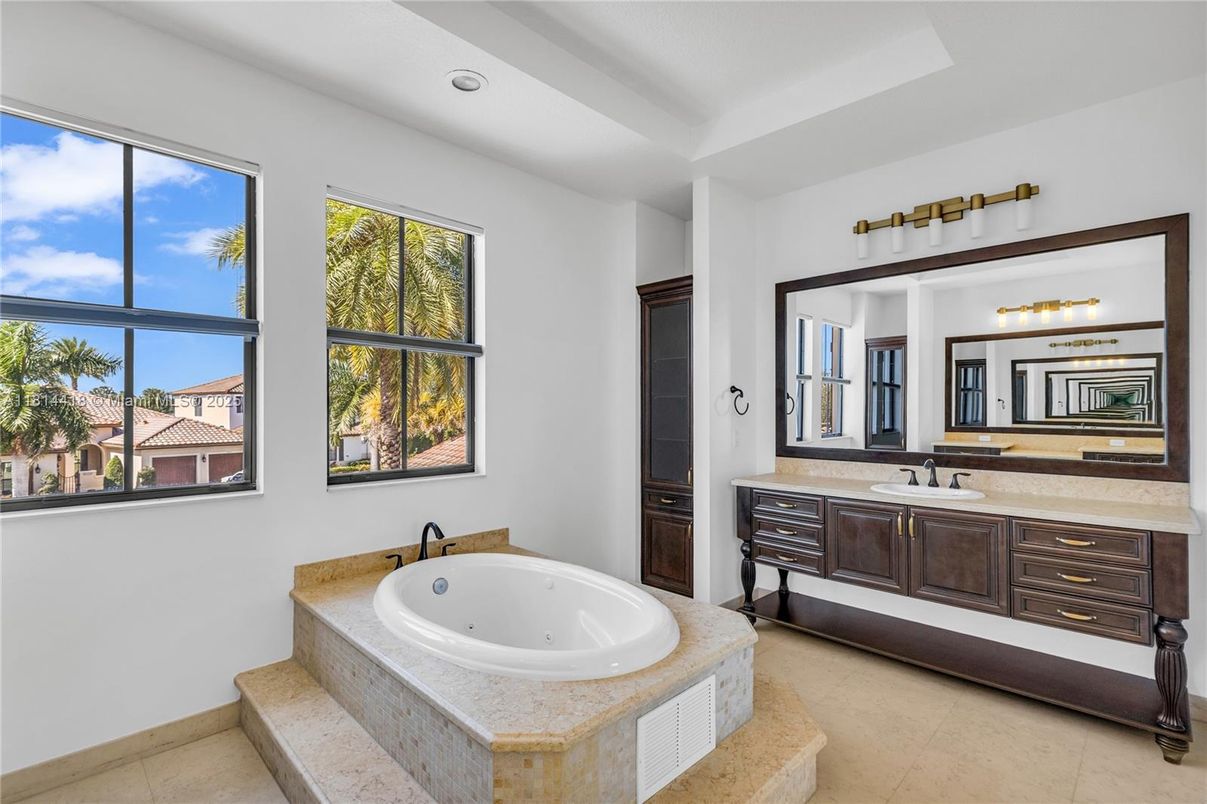 Bathroom, Dual Sink Vanities, Interior, Recessed Lighting