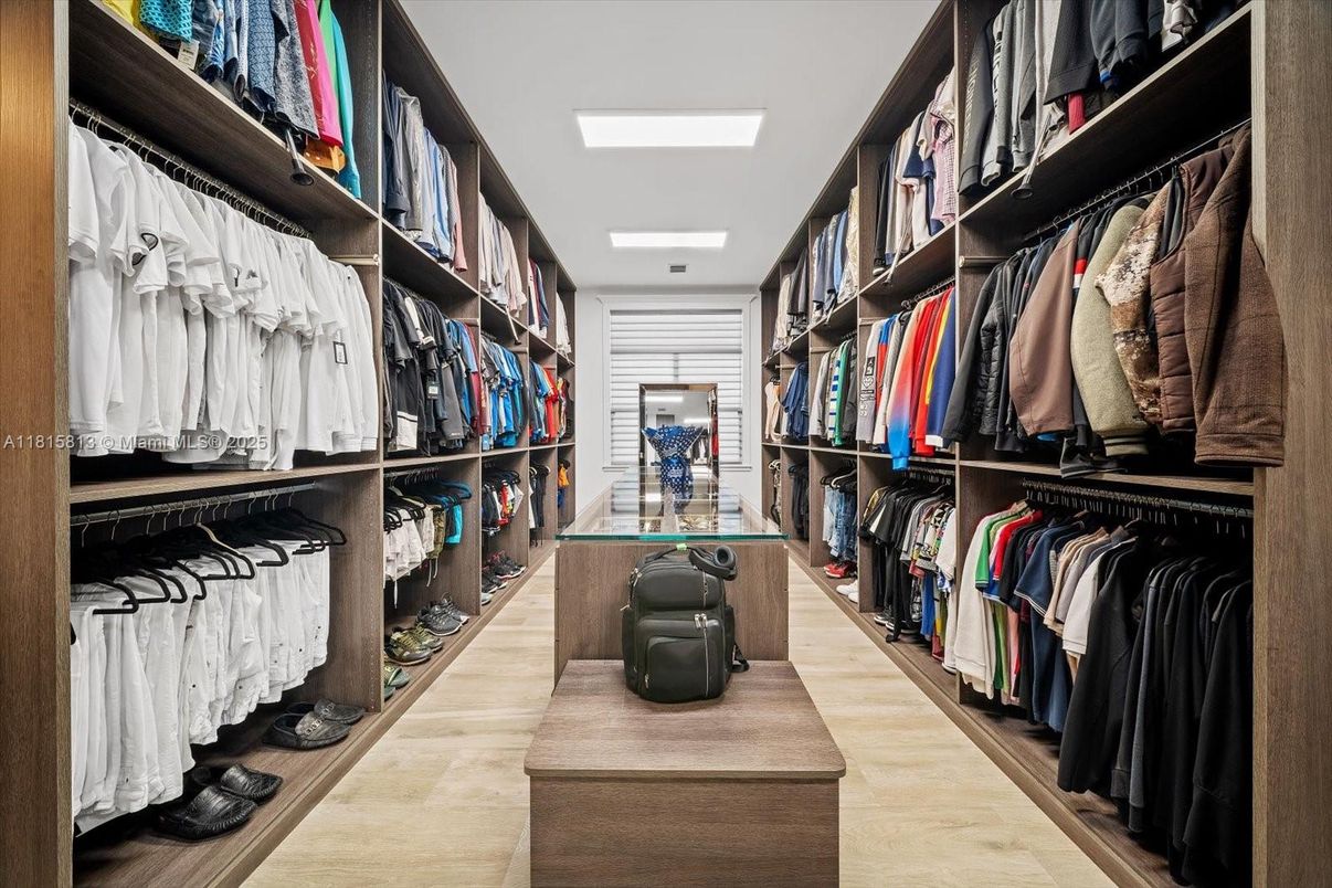Interior, Walk-in Closets, Wood Texture Flooring
