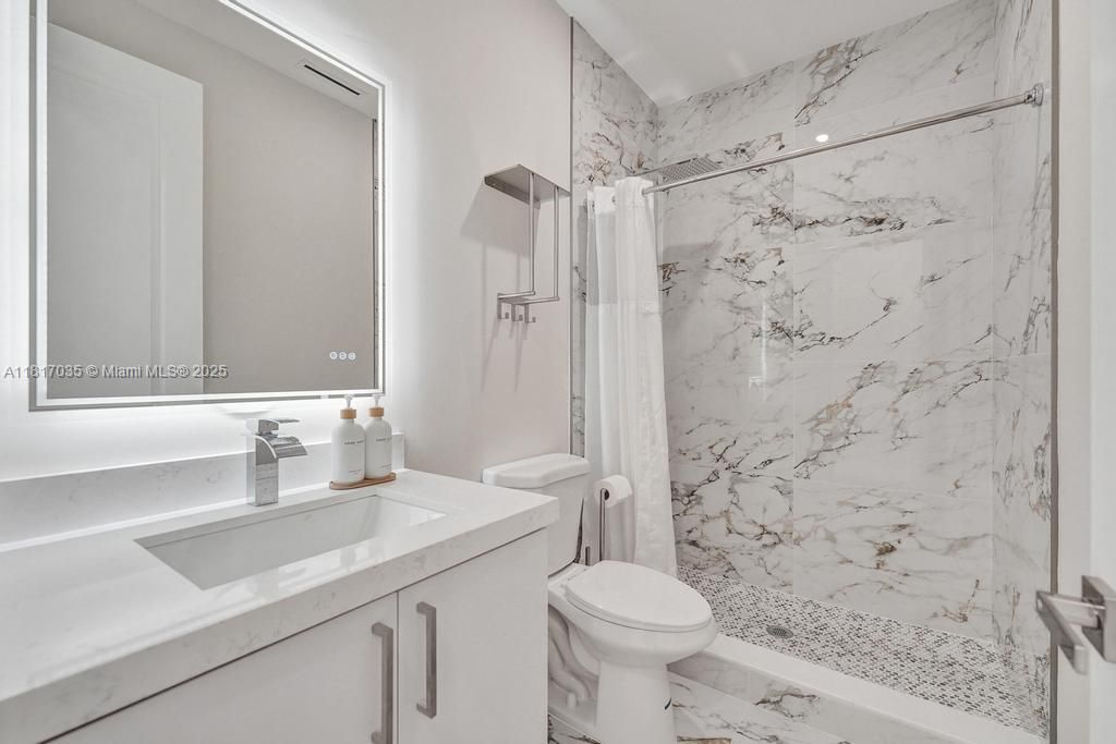 Bathroom, Interior, Marble, Marble Walls