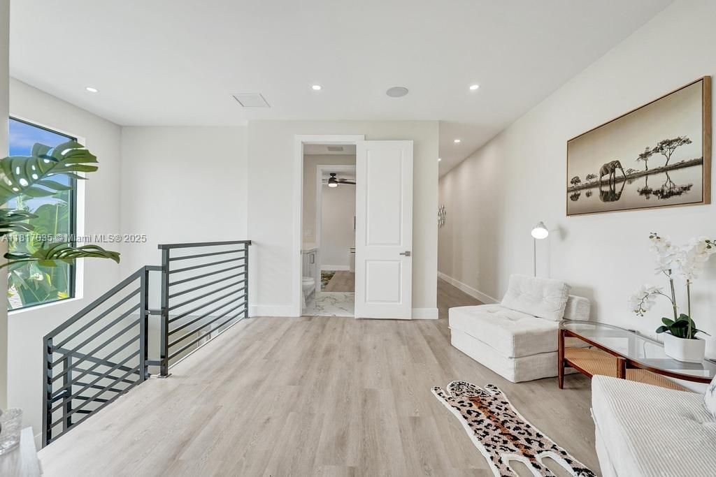 Interior, Recessed Lighting, Wood Texture Flooring