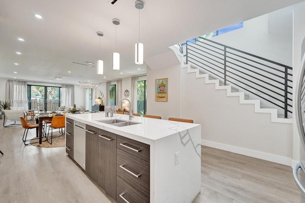 Chandelier, Dining room, Interior, Kitchen, Pendant Lights, Recessed Lighting, Wood Texture Flooring