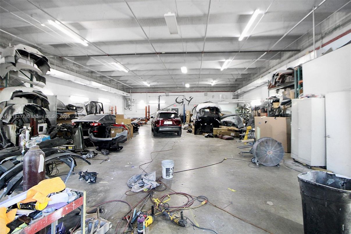 Garage, Interior