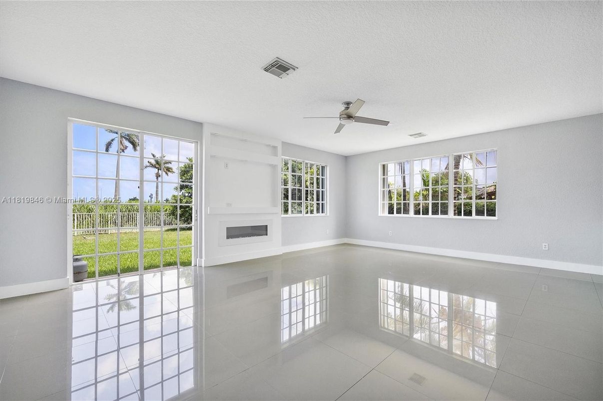 Empty room, Fireplace, Interior