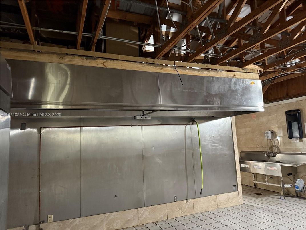 Interior, Stainless Steel Appliances