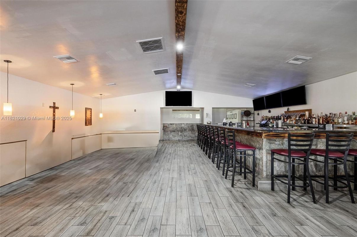 Interior, Pendant Lights, Recessed Lighting, Wood Texture Flooring