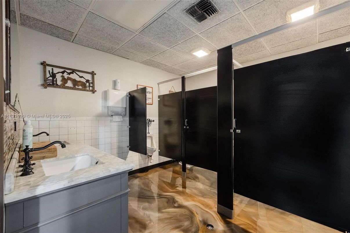 Bathroom, Interior, Recessed Lighting