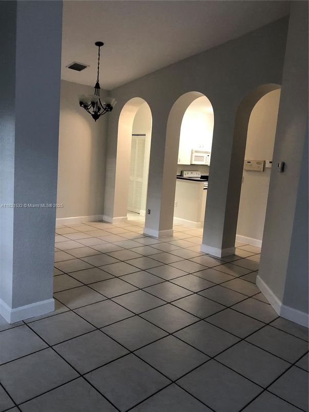 Empty room, Interior, Pendant Lights