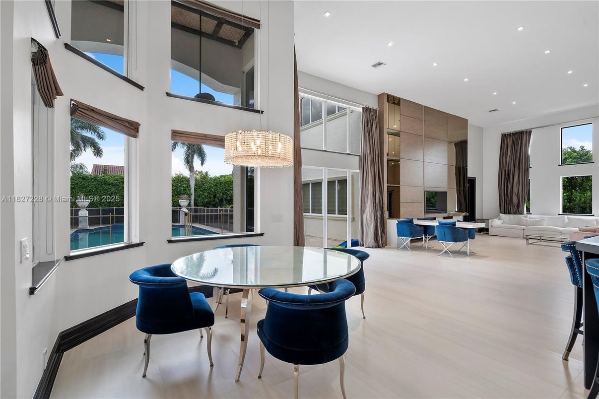 Chandelier, Dining room, Interior, Living room, Recessed Lighting