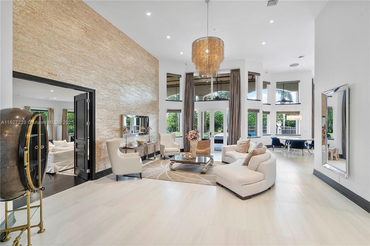 Chandelier, Dining room, Interior, Living room, Recessed Lighting