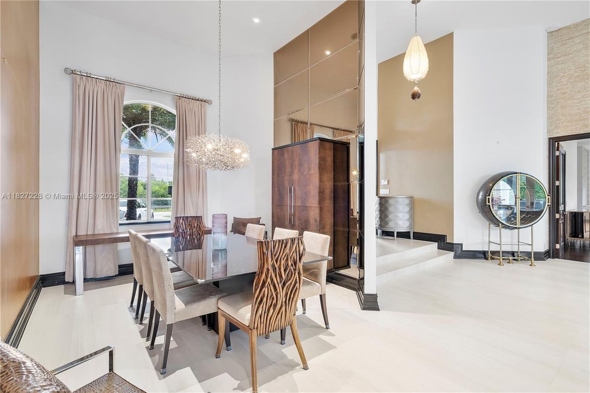 Dining room, Interior, Pendant Lights, Recessed Lighting