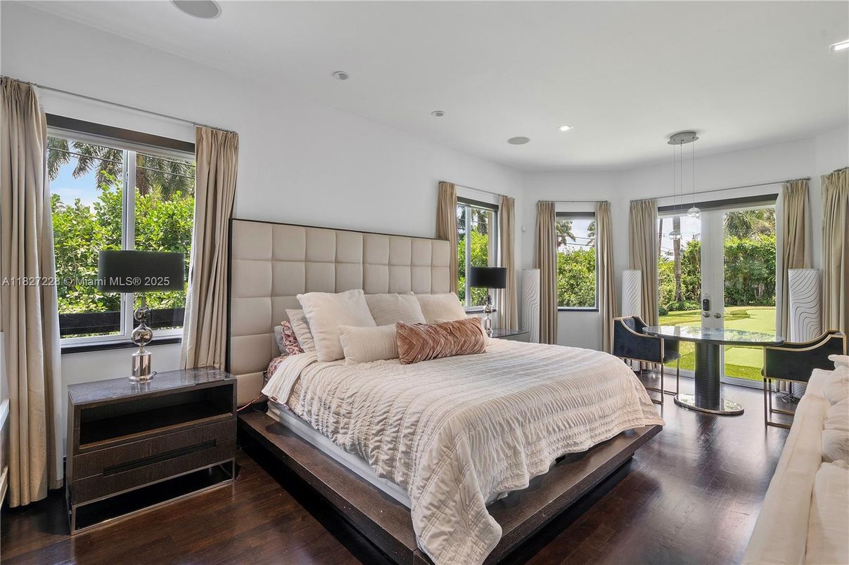Bedroom, Interior, Pendant Lights, Recessed Lighting, Wood Texture Flooring
