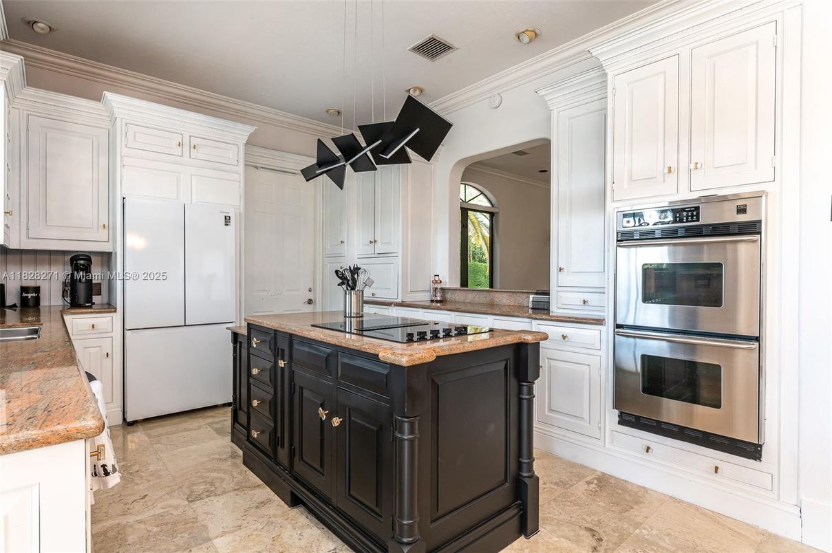 Interior, Kitchen, Pendant Lights, Stainless Steel Appliances