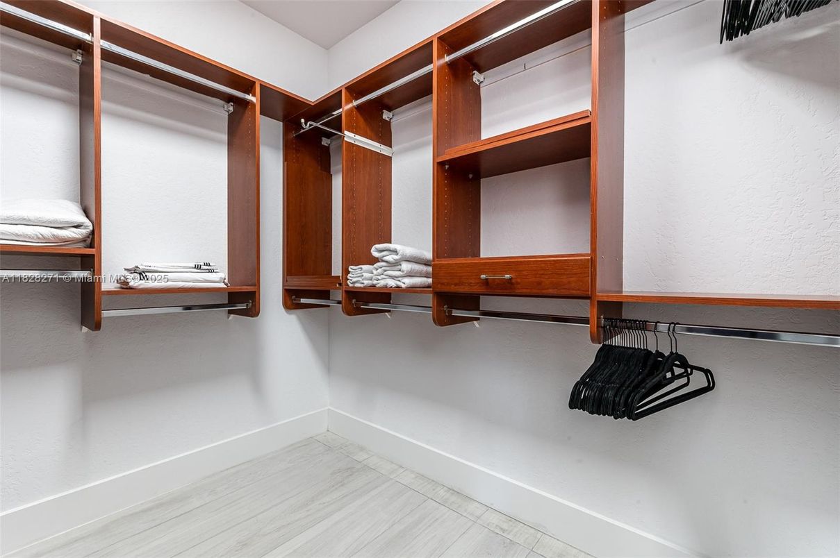 Interior, Walk-in Closets